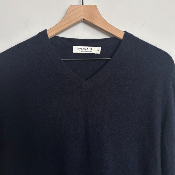 Everlane 100% The Cashmere Navy Blue V-Neck Sweater Size Medium - Picture 3 of 7